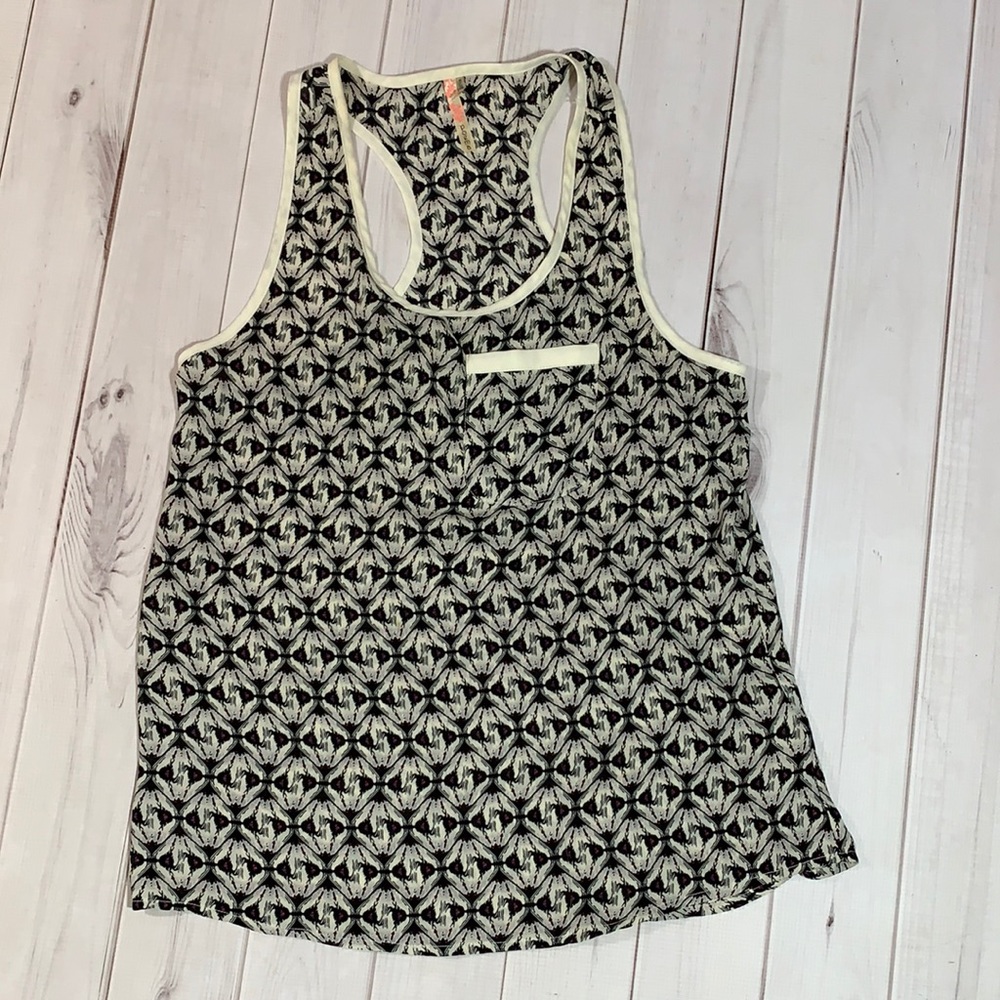 Flowy print tank with front pocket